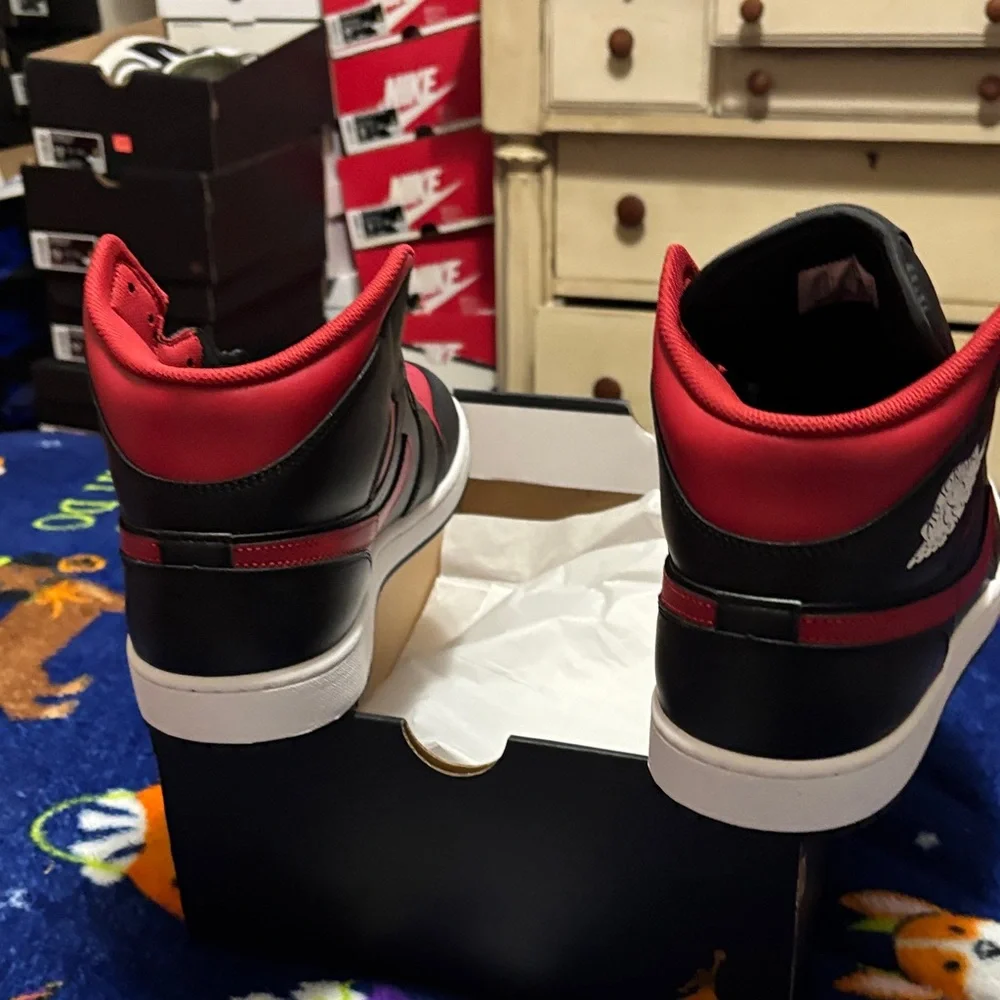 Jordan Athletic Shoes Black Red